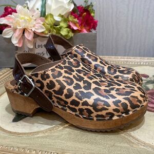 Vollsjo Girls Leopard Animal Print Swedish Clogs EU 32
